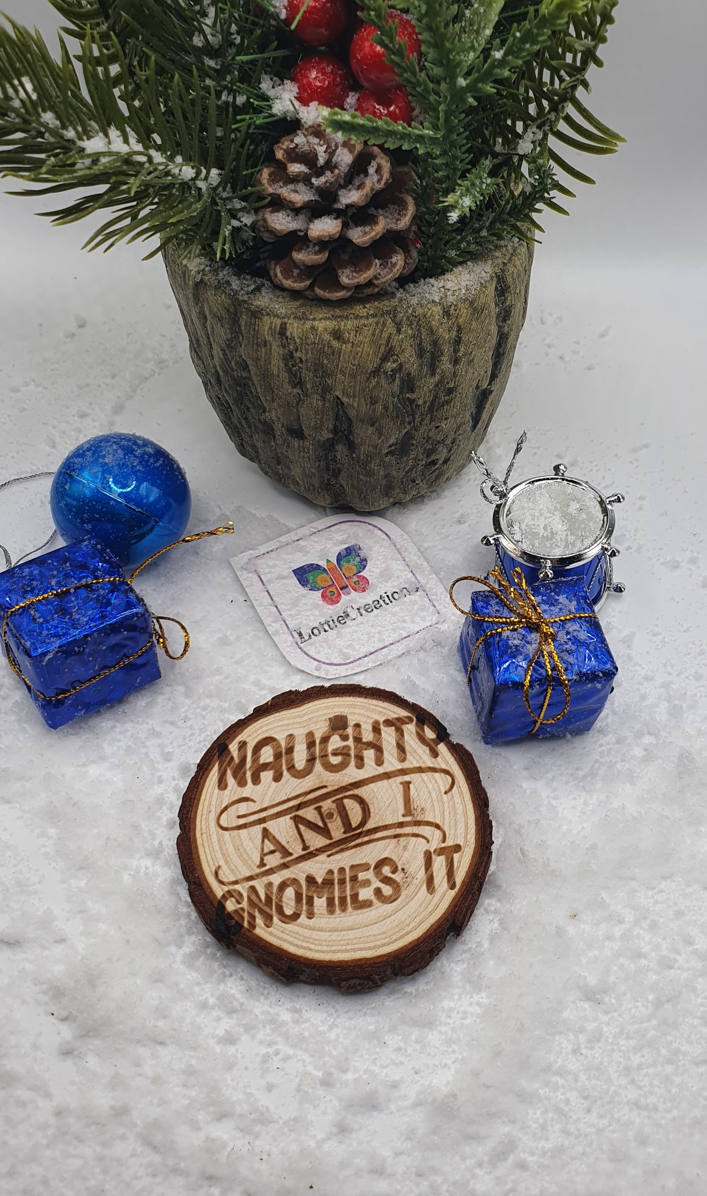 Naughty and i gnomies it decoration