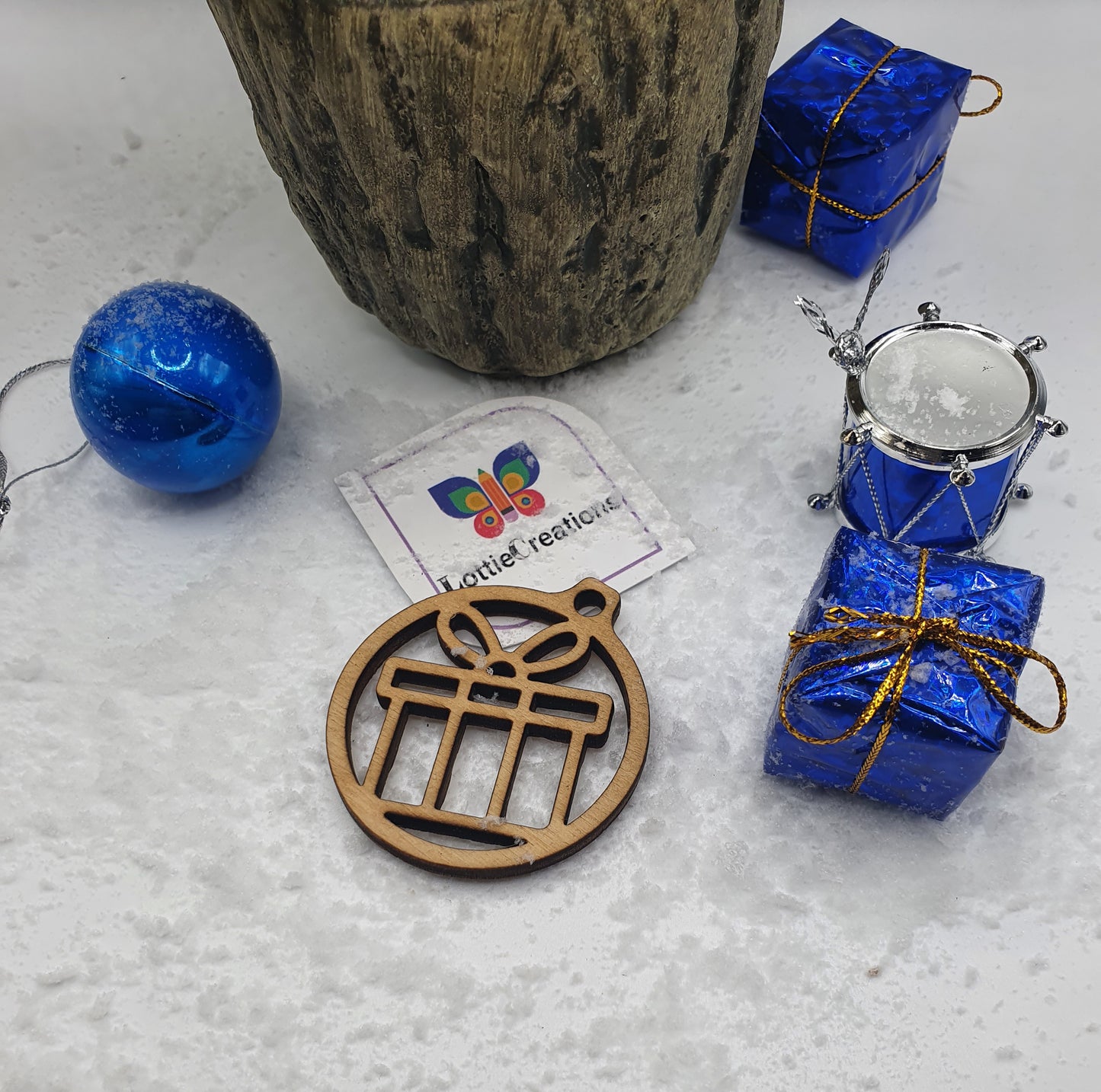 Present bauble